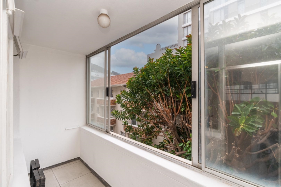 To Let 1 Bedroom Property for Rent in Green Point Western Cape